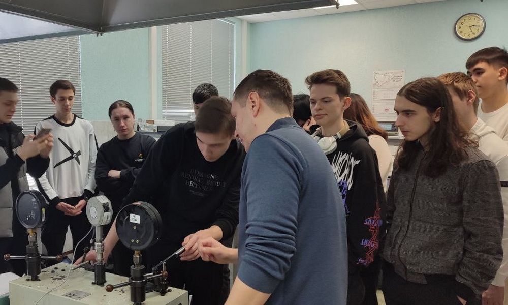 Студенты АНПОО «Академический колледж» посетили лаборатории Волгоградского ЦСМ Росстандарта